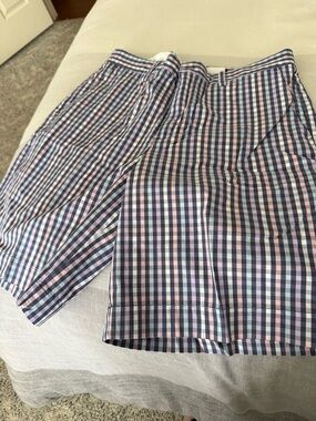 Vineyard Vines Men's Flat Front Gingham Shorts in Navy and Pink